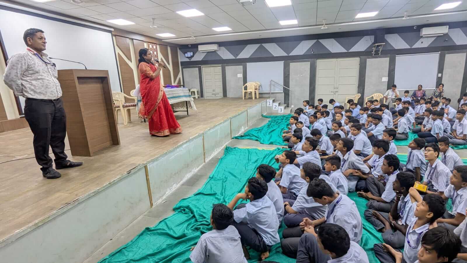 BOOK FREVIEW COMP. (SEC)