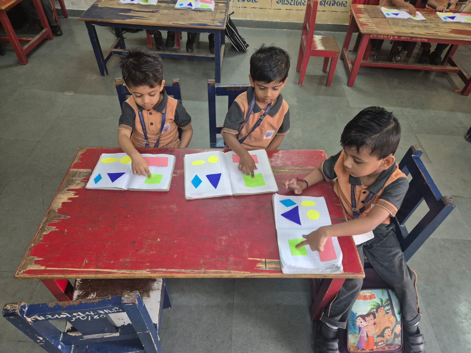 Identifying colors from colored paper(PU)